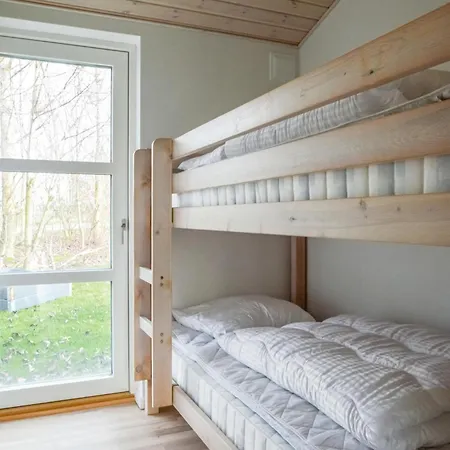 Three-bedroom In Feriehus