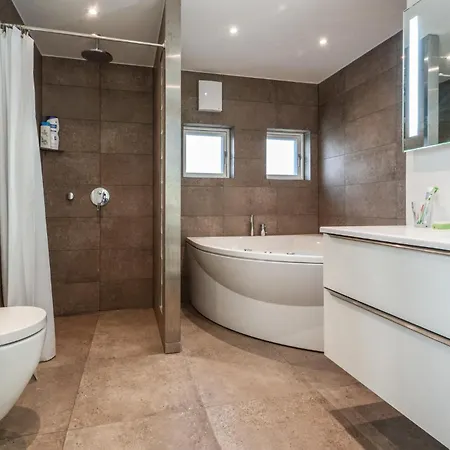 Σπίτι διακοπών Three-bedroom In *