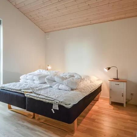 Three-bedroom In Feriehus